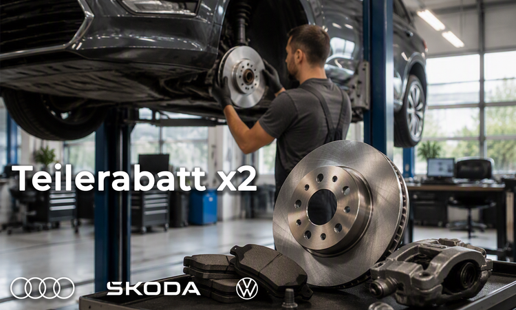 Eine Werkstatt in der ein Fahrzeug auf der Hebebühne steht und ein Mechatroniker daran arbeitet. IM VOrdergrund steht "Teilerabatt x2" und die Logos von Audi, VW und Skoda. 